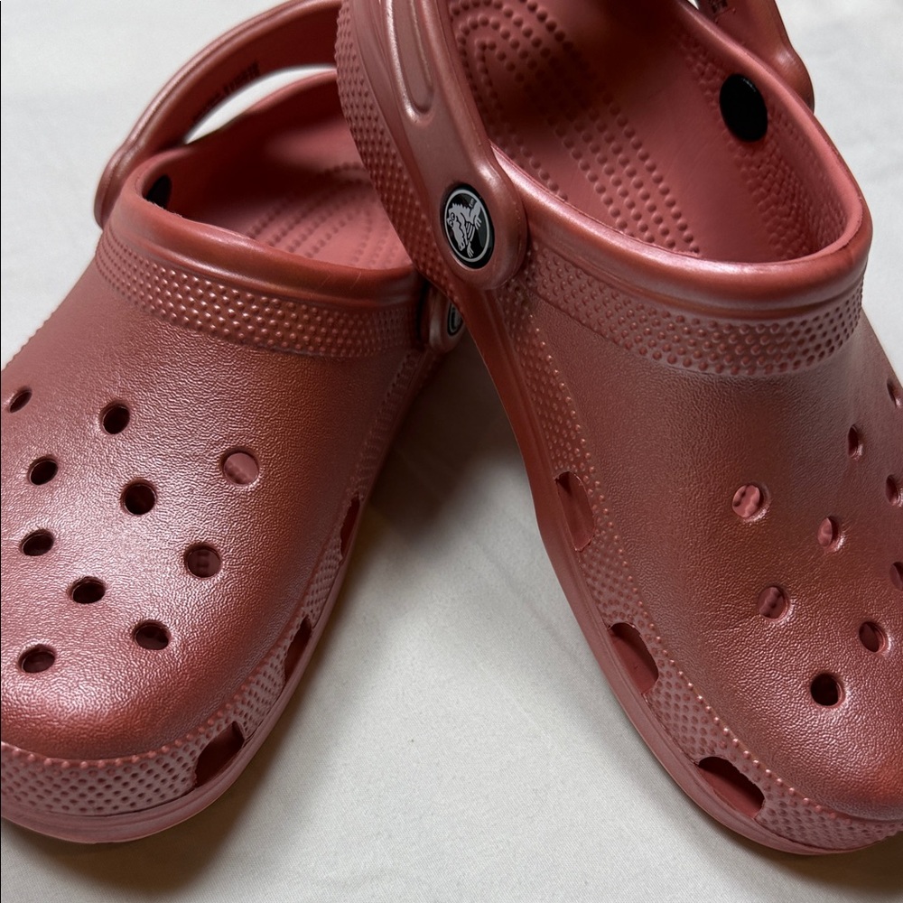 CROCS Women's Sandals in Deep Burgundy women’s6 men4, kids coral/metallic pink - Picture 3 of 16